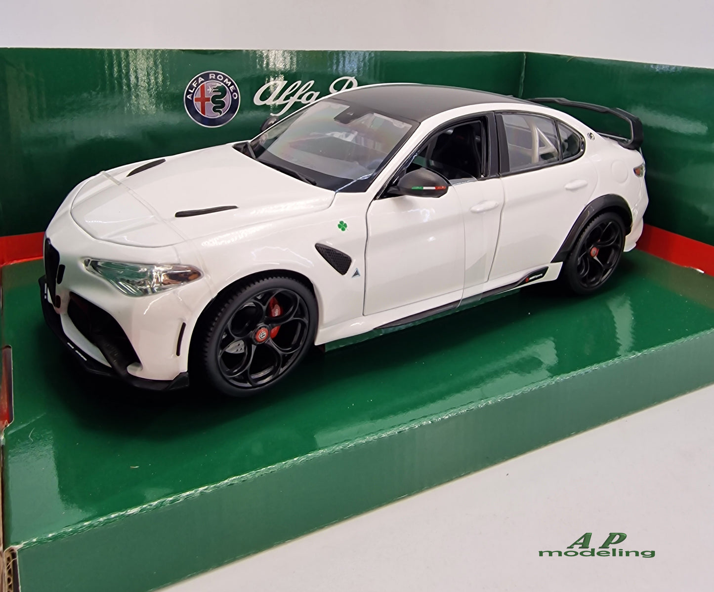 modellino auto 1/18 alfa romeo giulia GTAm modellini da collezione bburago