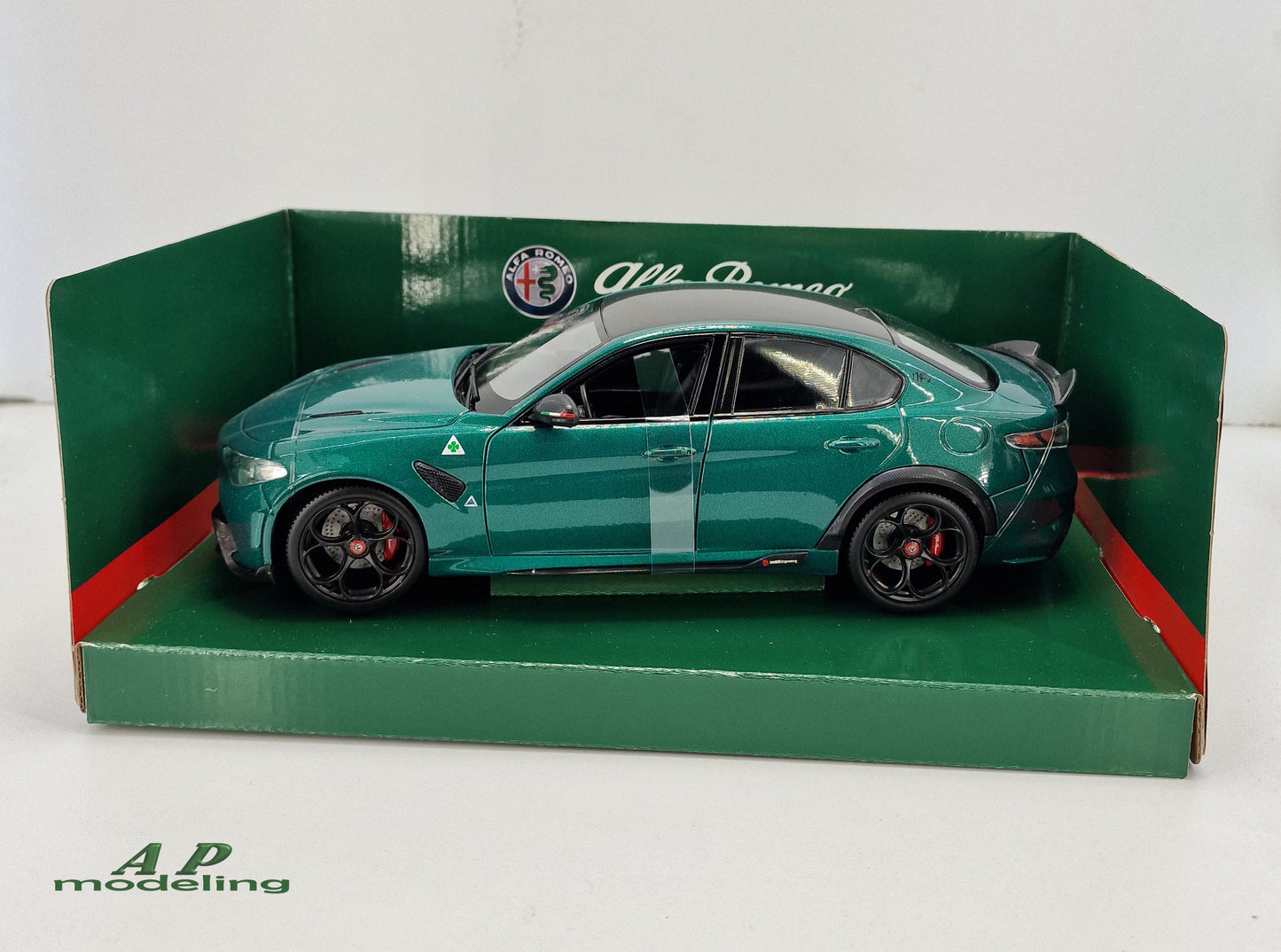 modellino auto 1/18 alfa romeo giulia GTA modellini da collezione bburago