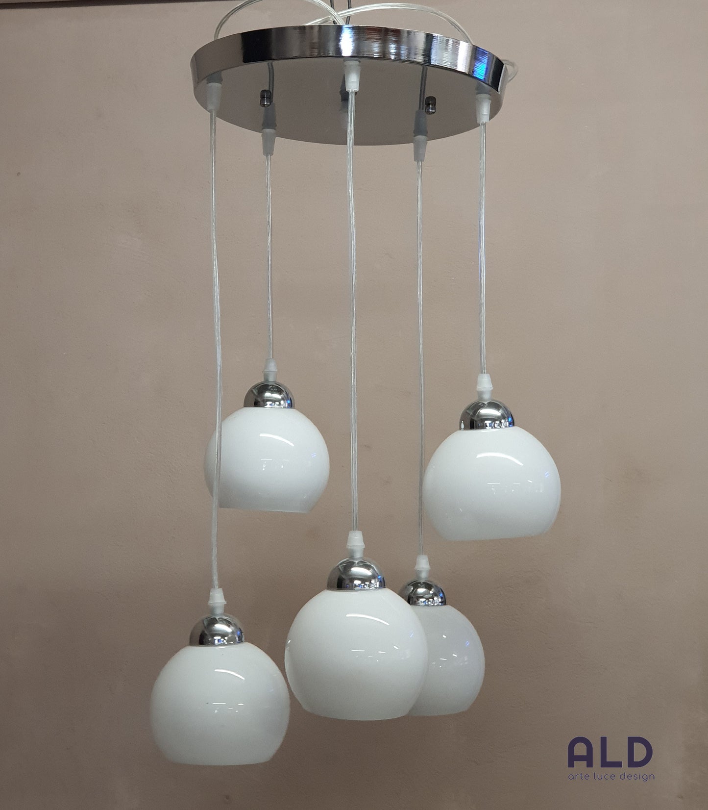 Sospensione moderna silver lampadario con pendel in vetro bianco 5 luci e14