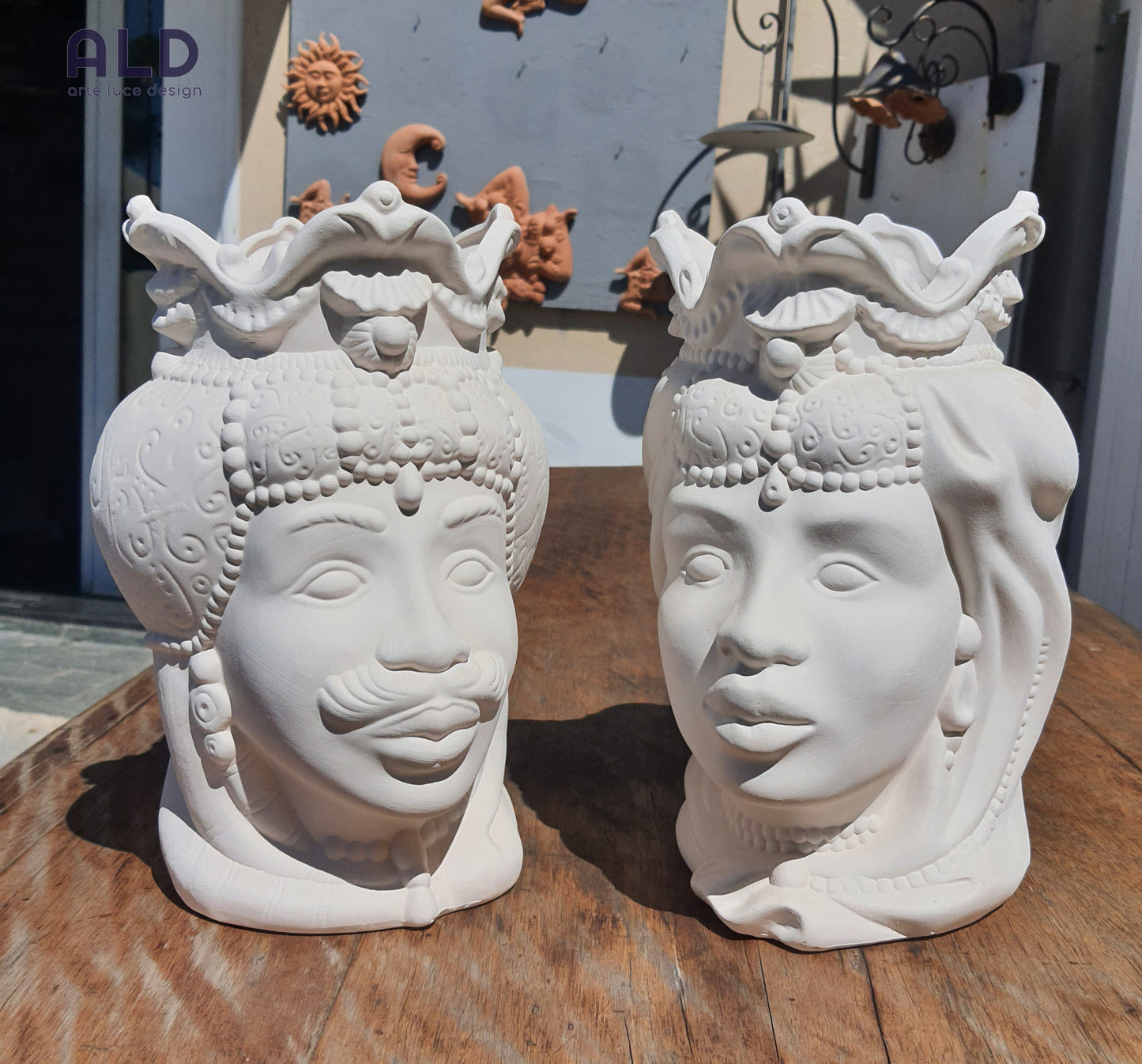 Teste di moro in terracotta bianca grezza coppia vasi soprammobili