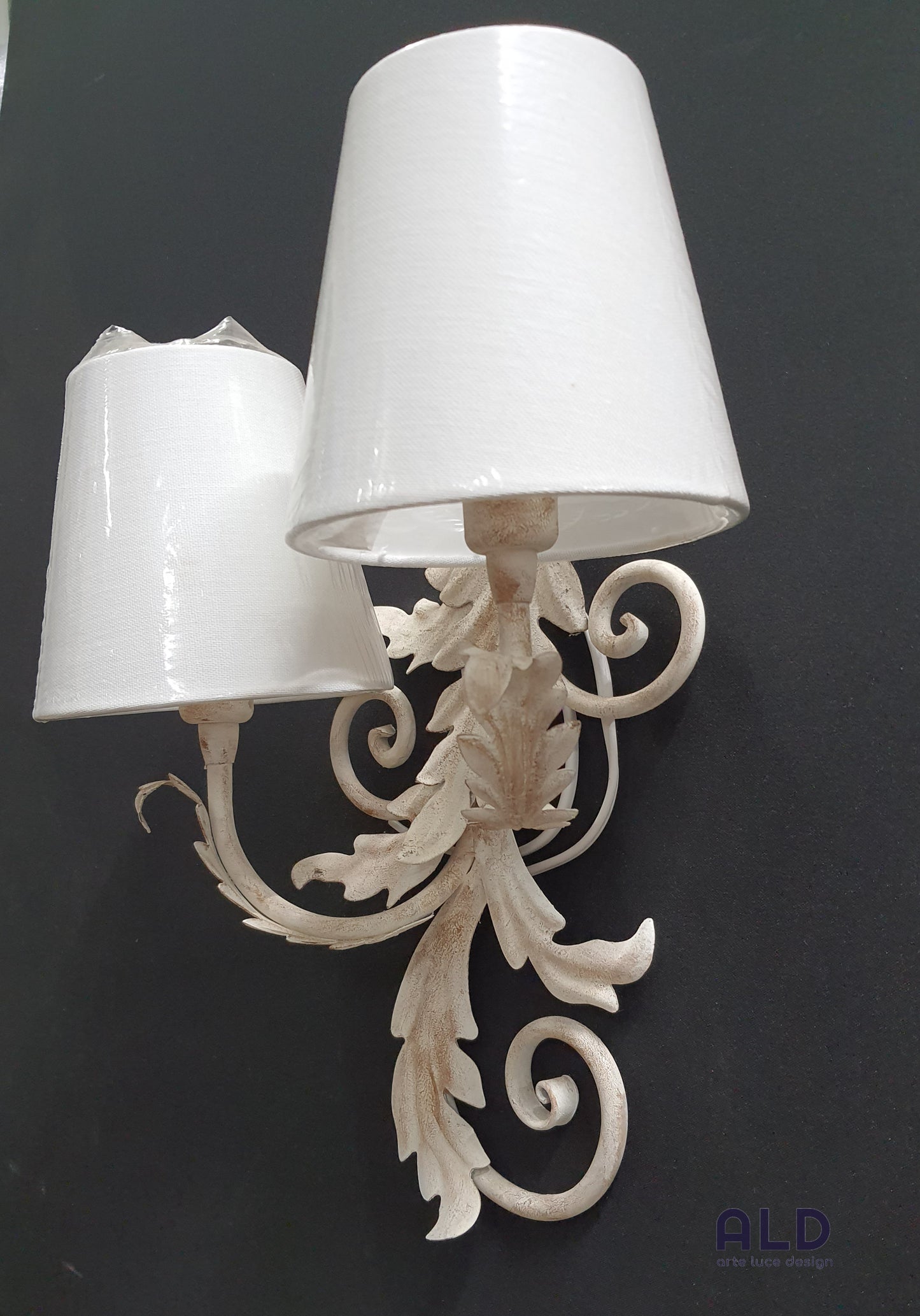 Applique a 2 luci e14 stile shabby chic lampada da parete in ferro battuto