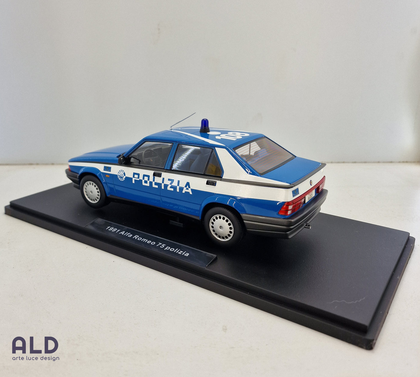 modellino auto scala 1/18 alfa romeo 75 della polizia modellini diecast