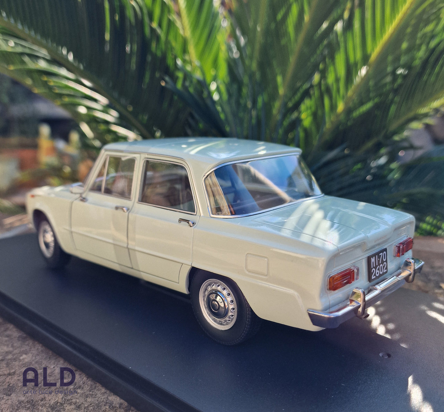 ALFA ROMEO GIULIA 1.6 Ti 1962 ACQUA DI FONTE Modellino auto scala 1/18