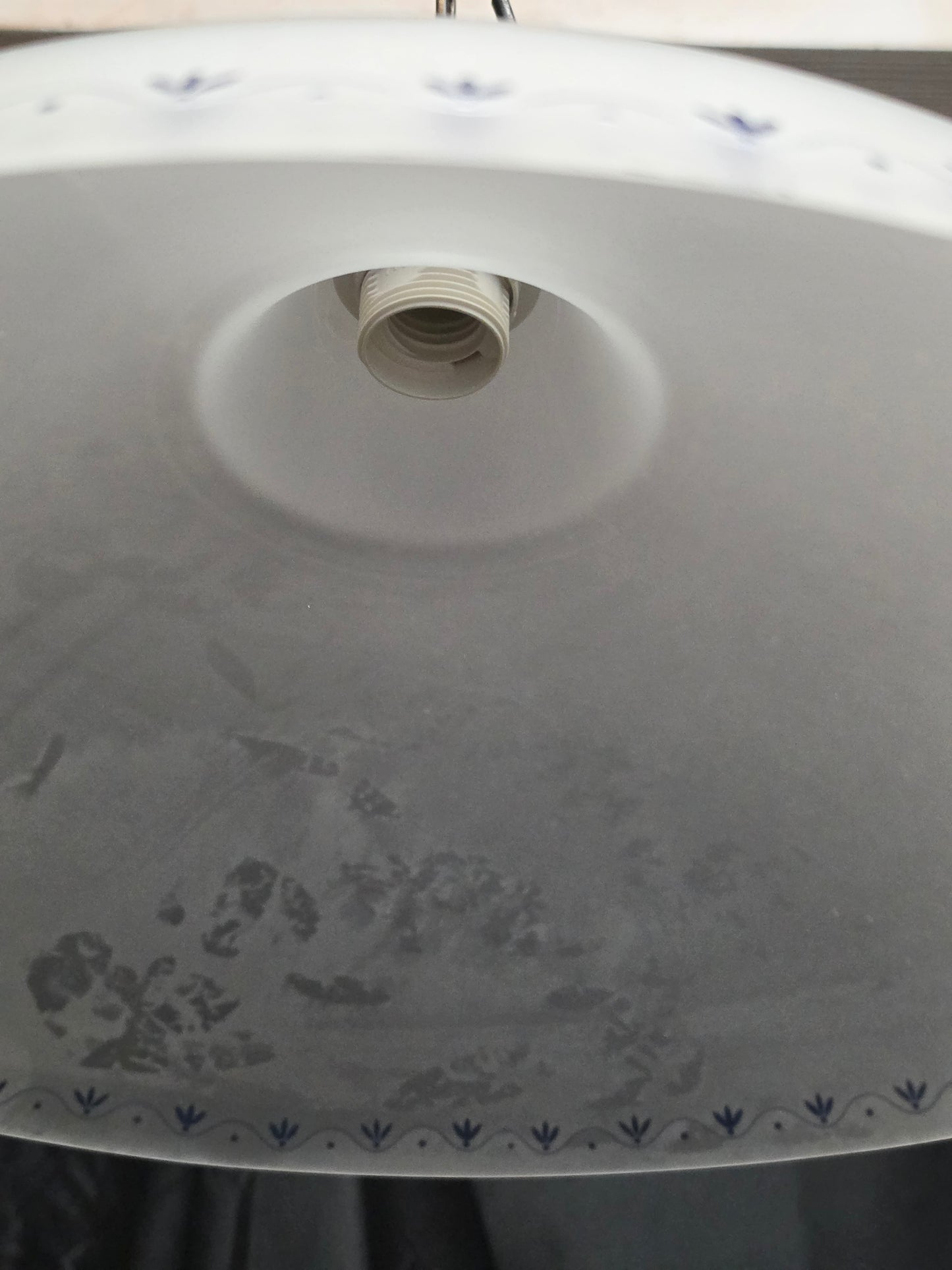 Sospensione shabby in metallo con paralume in vetro bianco lampadario cucina E27