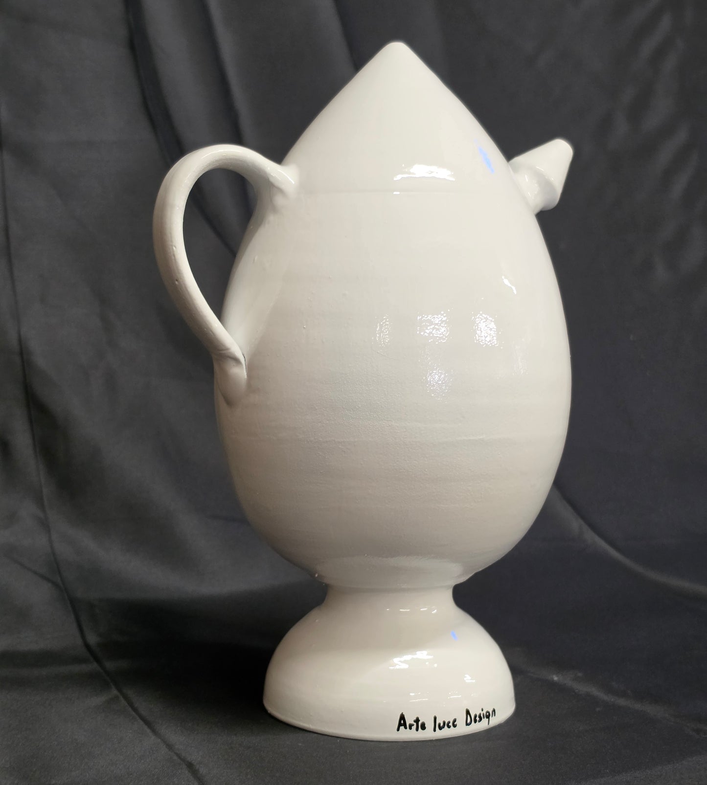 Caraffa in terracotta bianca smaltata bummulu malandrino siciliano altezza 32cm