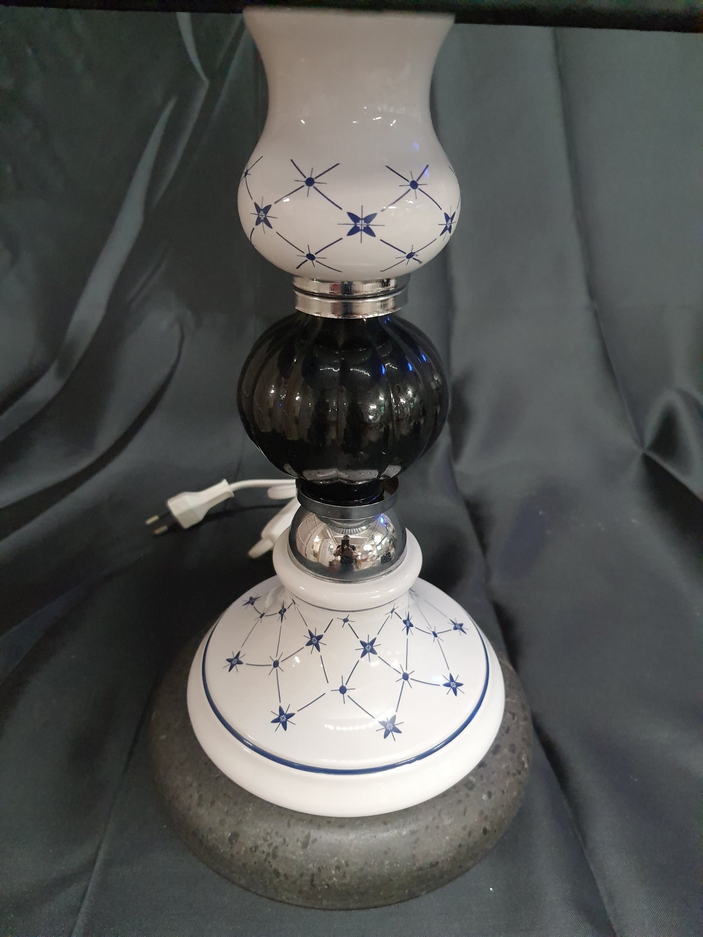 Lampada da tavolo in ceramica con base in pietra lavica lume da comodino