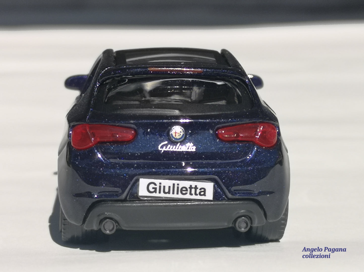 auto modellino 1:43 alfa romeo giulietta bburago modello statico 1/43 die cast