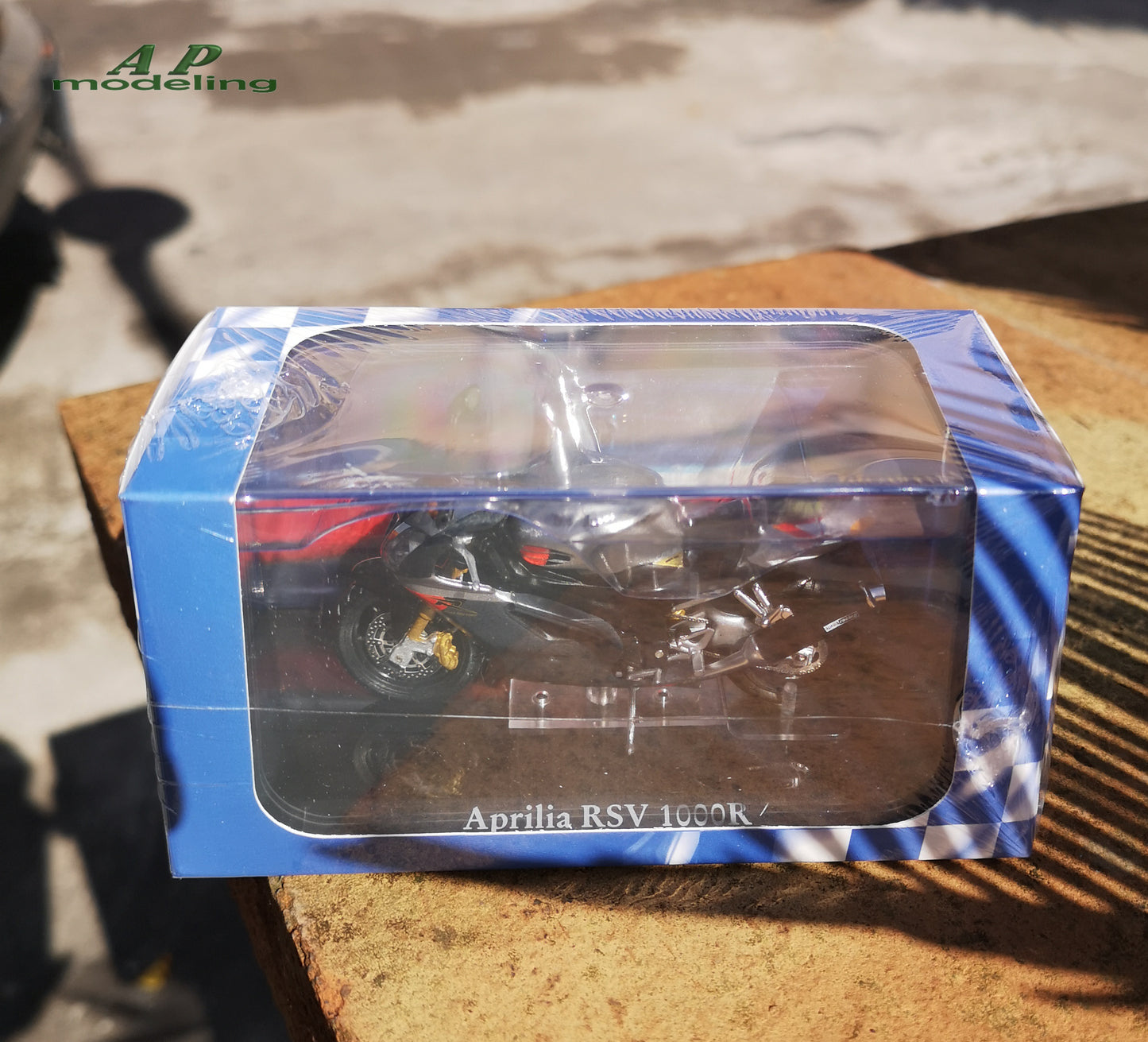 modellino moto scala 1/24 aprilia RSV 1000 R modellini motocicletta collezione