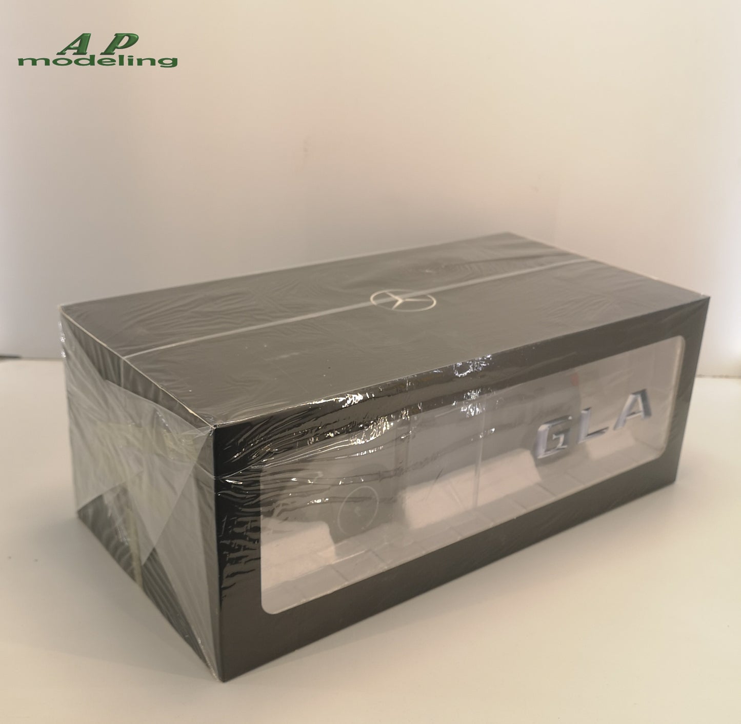 modellino auto 1:18 Mercedes classe GLA modelcar die cast da collezione