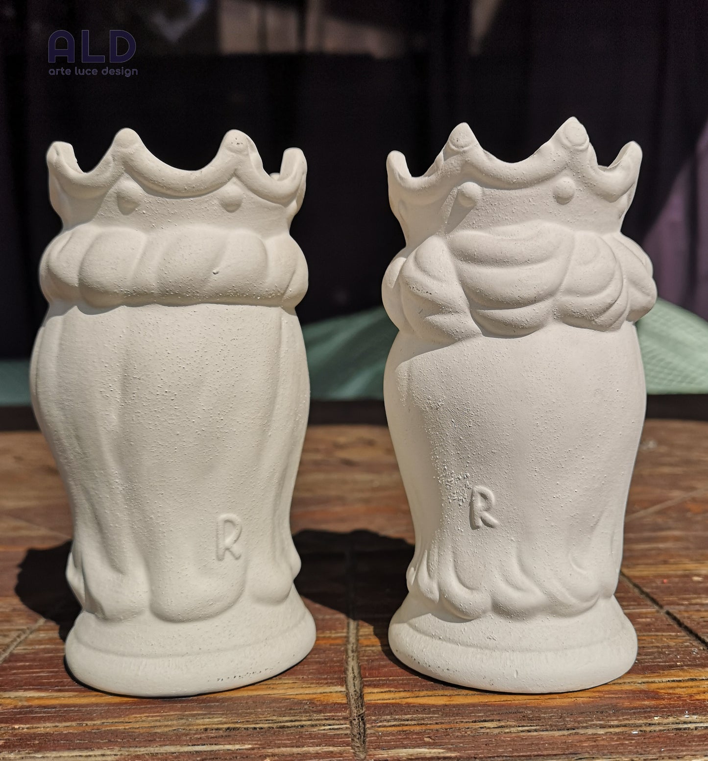 Teste di moro in terracotta bianca grezza coppia vasi soprammobili stilizzati