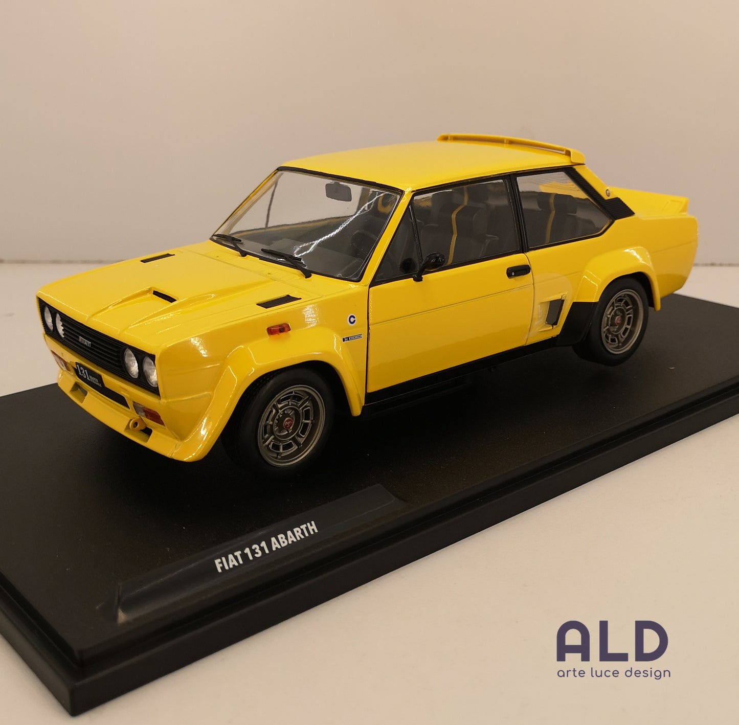 modellino auto scala 1/18 FIAT 131 abarth modellini da collezione solido
