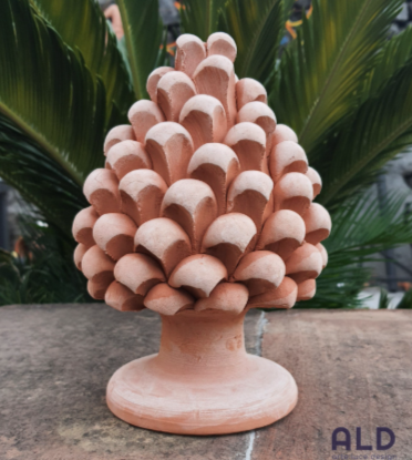Soprammobile siciliano Pigna portafortuna in terracotta rossa grezza h 20cm