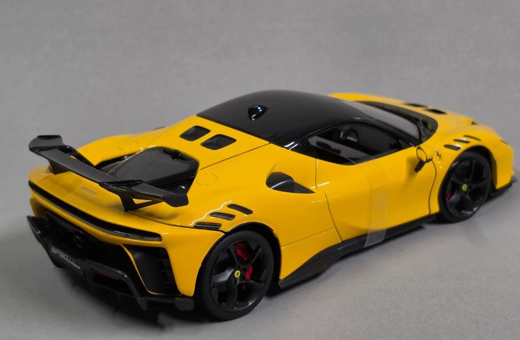 modellino auto 1/18 Ferrari sf90 xx stradale gialla modellini da collezione burago