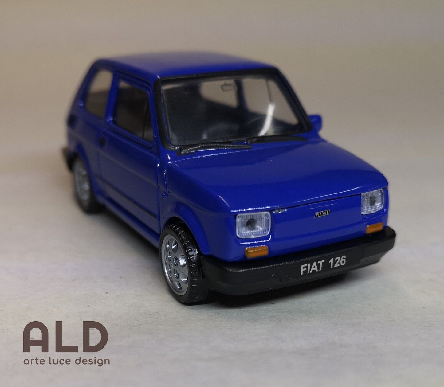 auto modellino 1:43 fiat 126 della welly nex modellini da collezione die cast blu