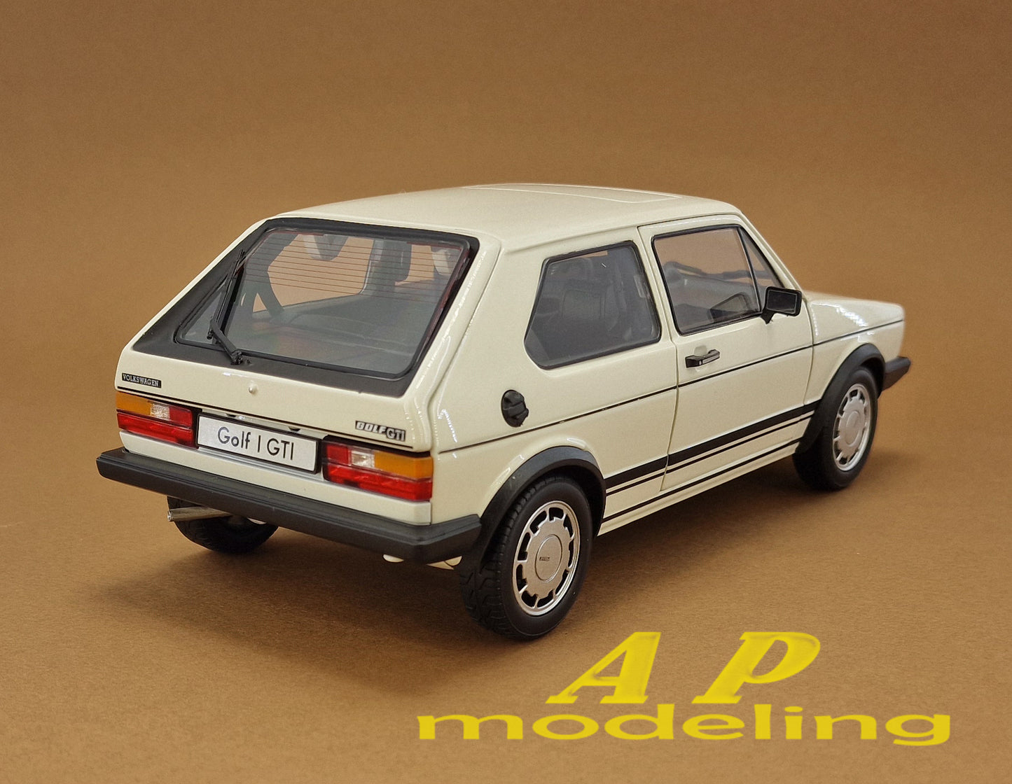 modellino auto scala 1/18 Volkswagen vw golf GTI mk1 modellini della welly nex