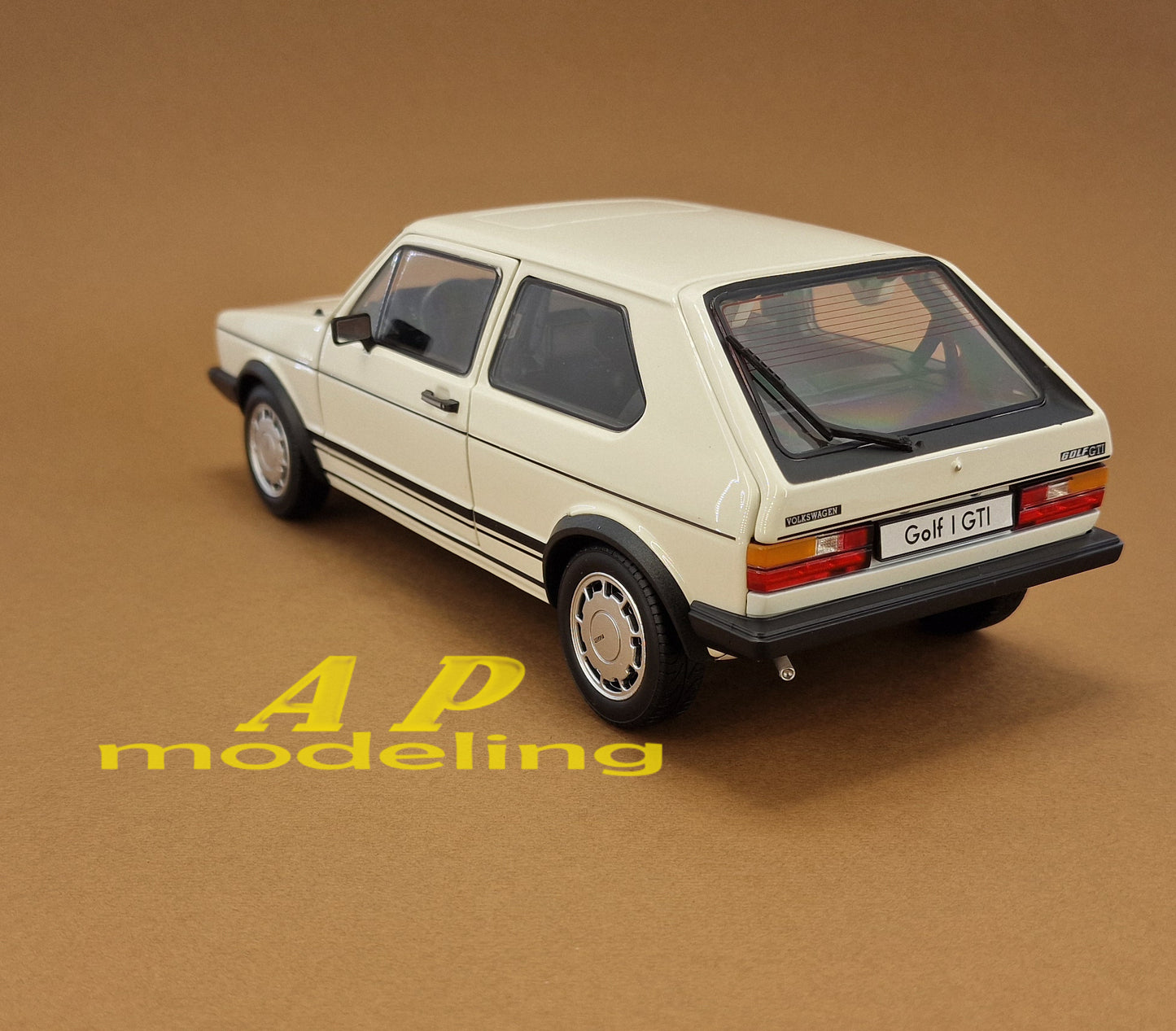 modellino auto scala 1/18 Volkswagen vw golf GTI mk1 modellini della welly nex