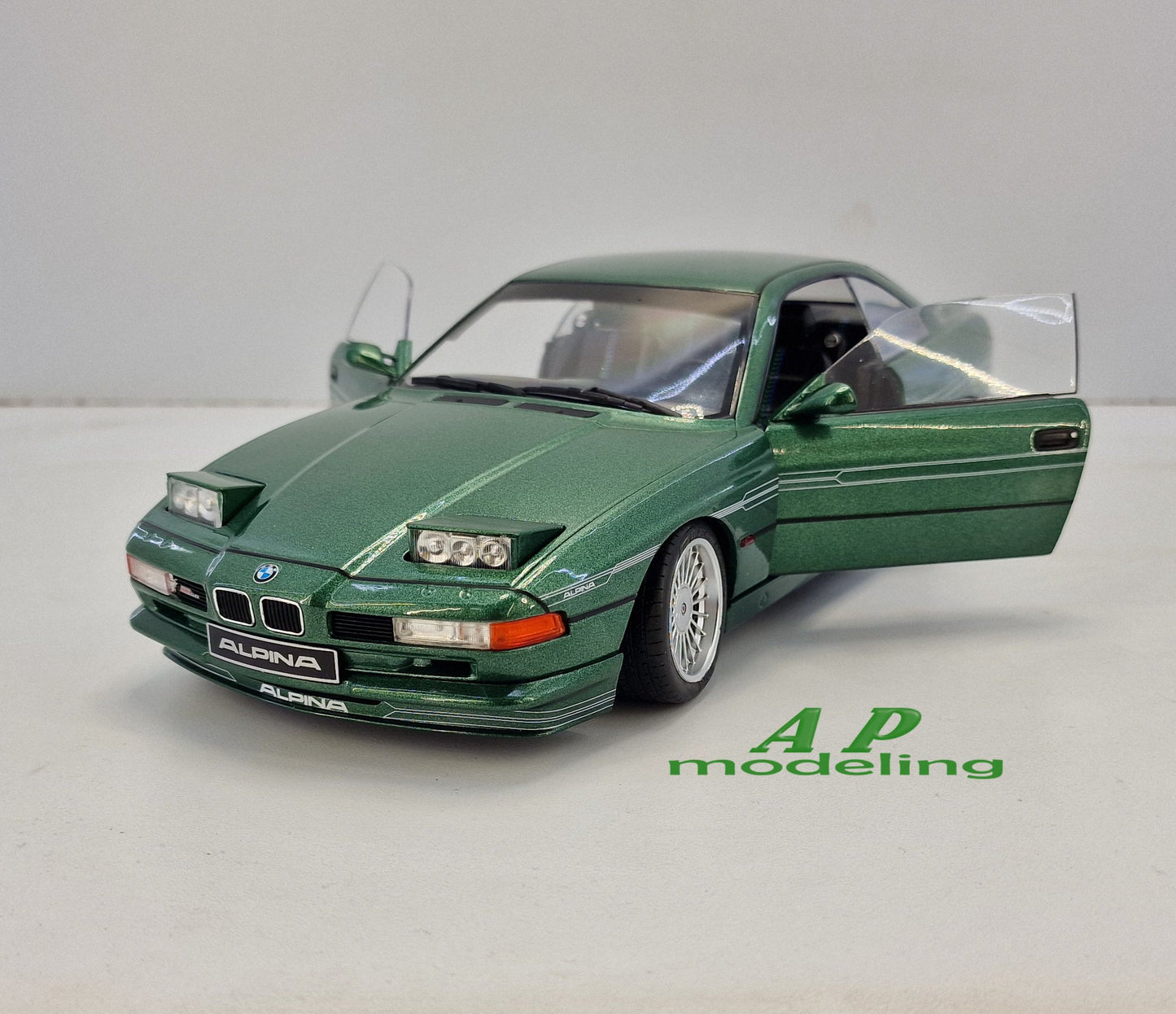 modellino auto scala 1/18 BMW 850 coupè Alpina B12 del 1990 modellini die cast