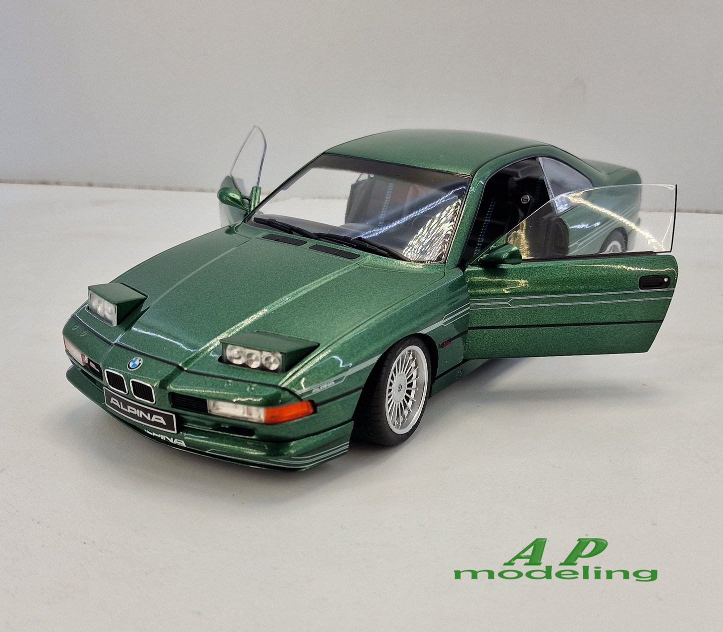 modellino auto scala 1/18 BMW 850 coupè Alpina B12 del 1990 modellini die cast