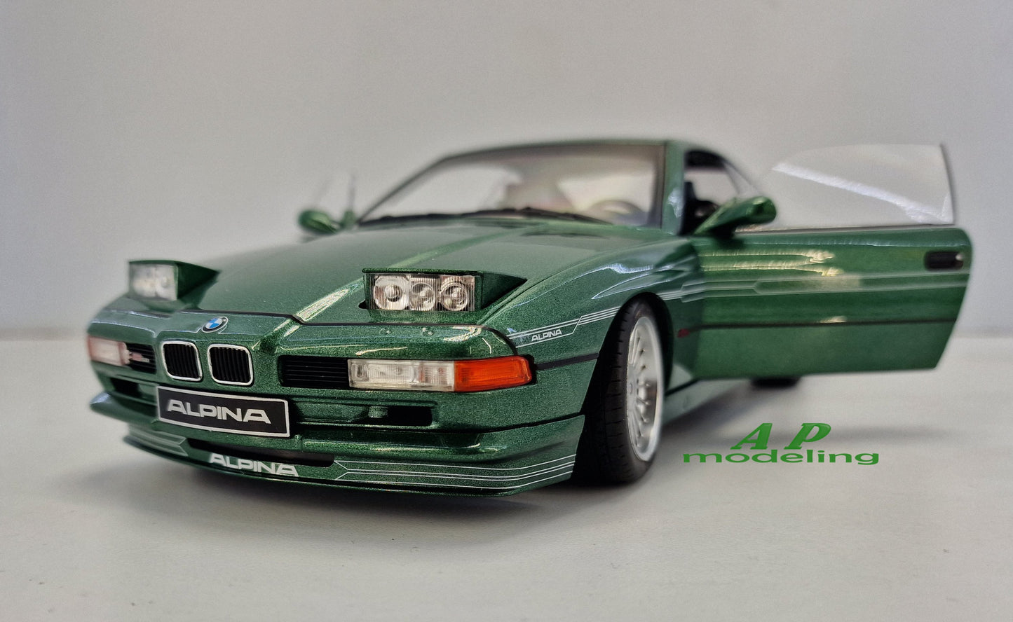 modellino auto scala 1/18 BMW 850 coupè Alpina B12 del 1990 modellini die cast