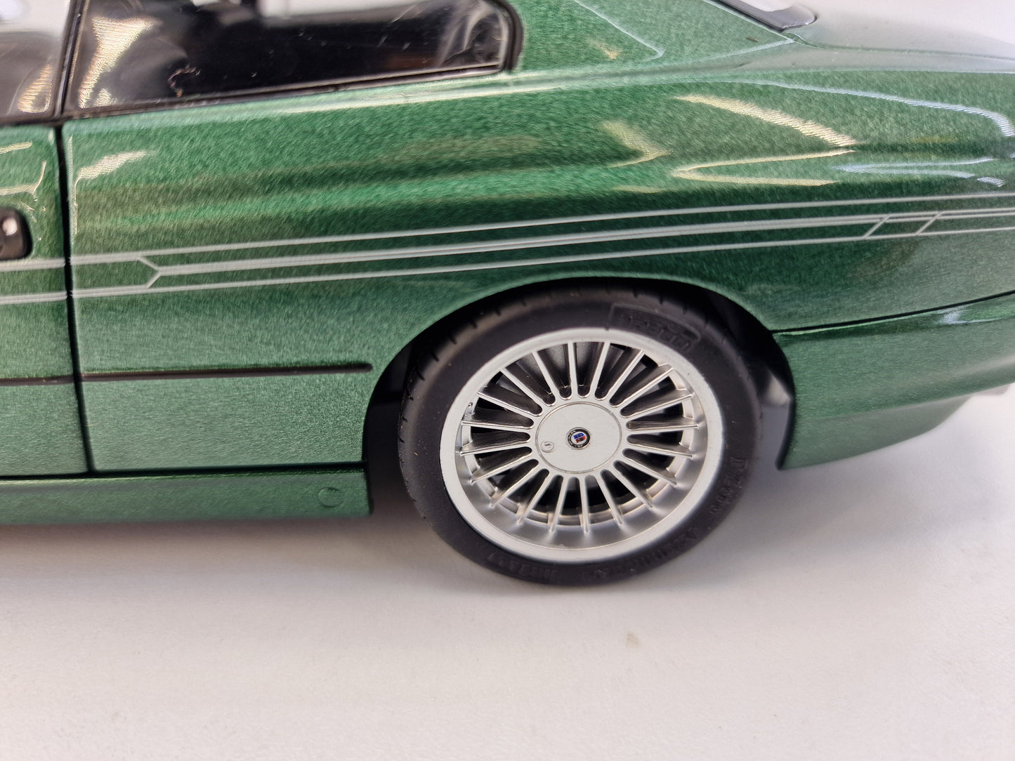 modellino auto scala 1/18 BMW 850 coupè Alpina B12 del 1990 modellini die cast