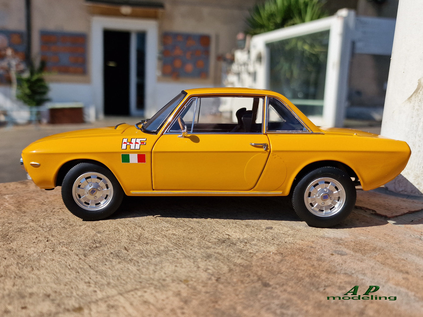 modellino auto 1:18 lancia fulvia HF 1600 del 1971 orange limited edition norev