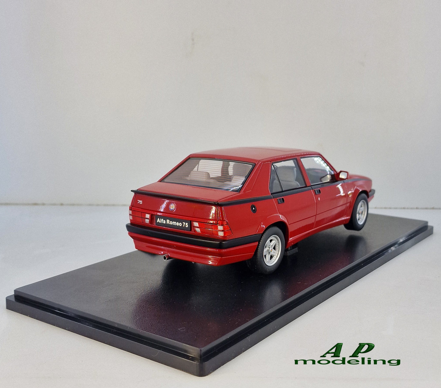 modellino auto scala 1/18 alfa romeo 75 modellini da collezione diecast