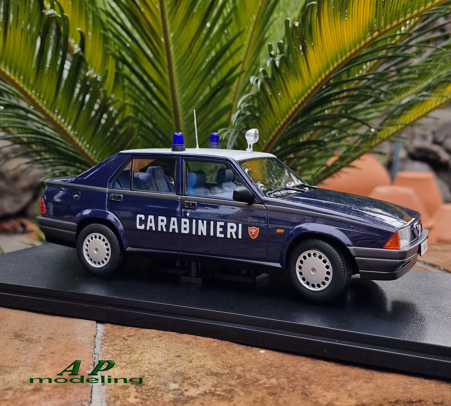 modellino auto scala 1/18 alfa romeo 75 dei carabinieri modellini diecast