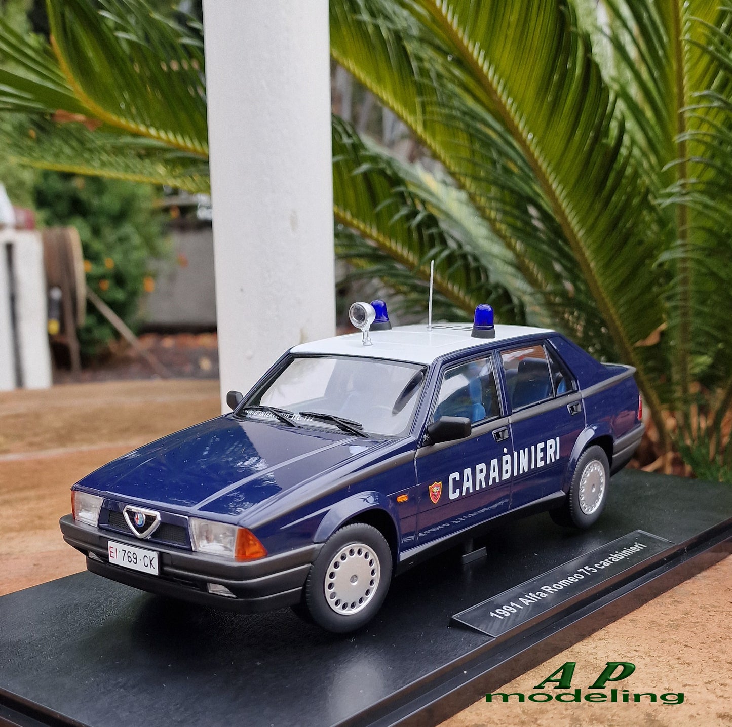 modellino auto scala 1/18 alfa romeo 75 dei carabinieri modellini diecast