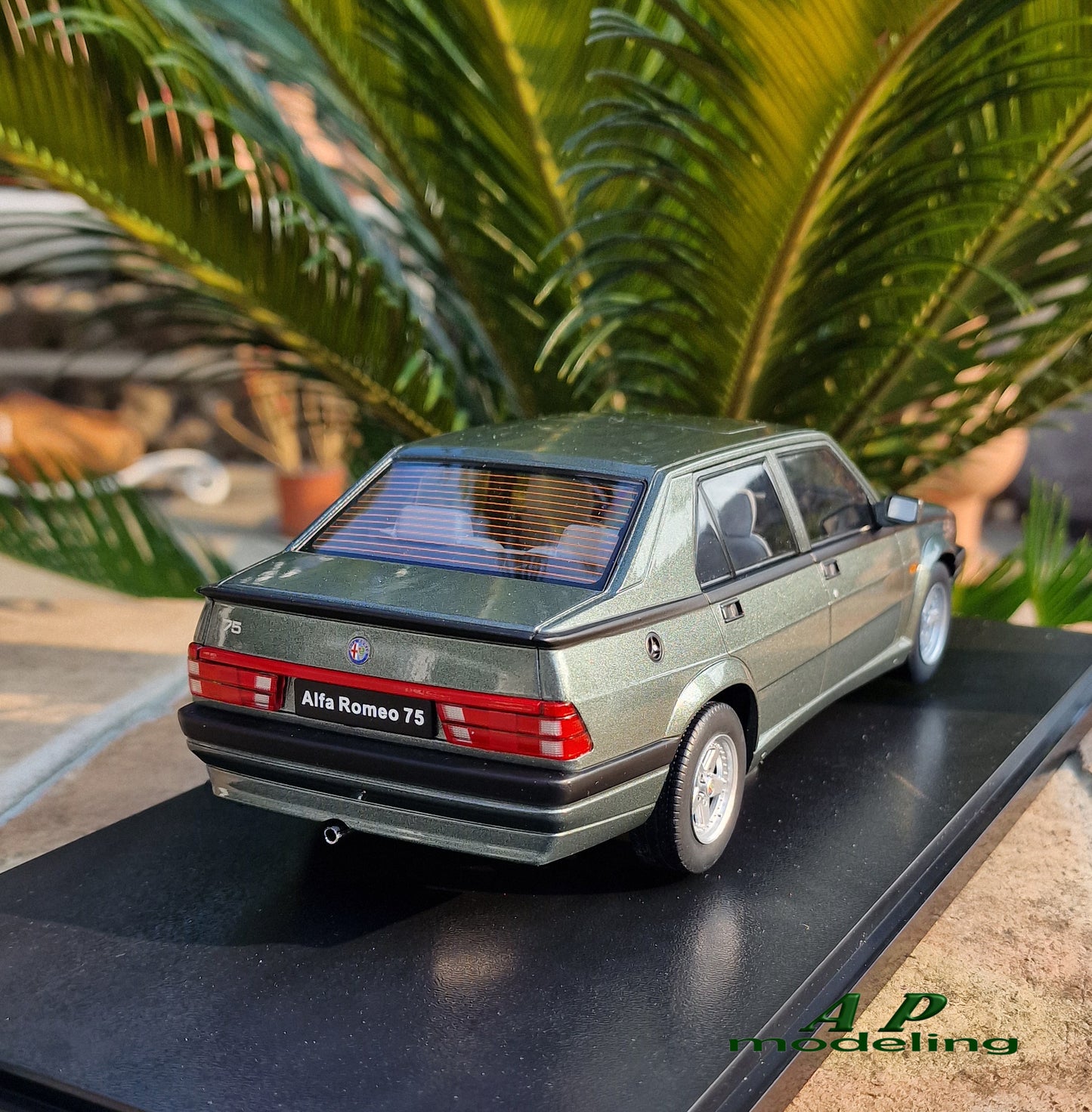 modellino auto scala 1/18 alfa romeo 75 modellini da collezione diecast G