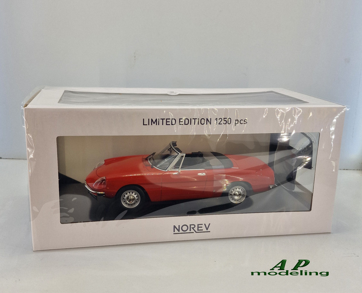 modellino auto 1:18 Alfa Romeo duetto 2000 spider del 1978 della Norev diecast L