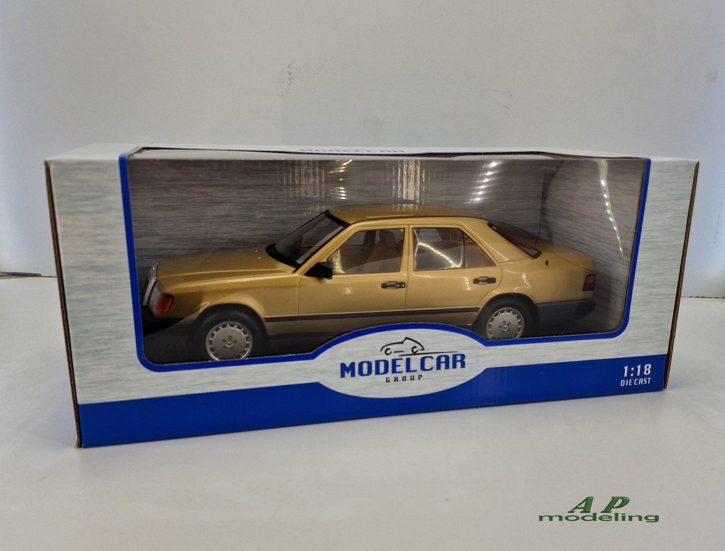 modellino auto 1/18 Mercedes W124 300 E modellini da collezione MCG