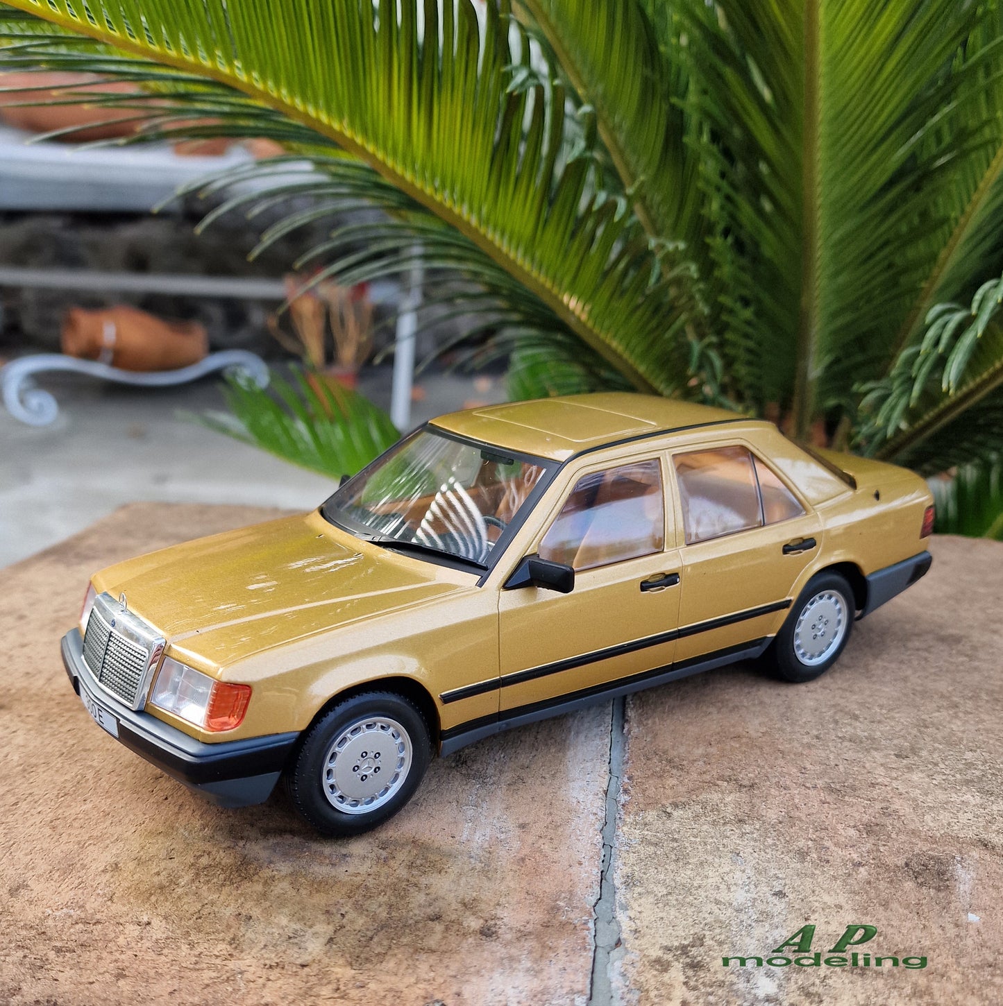 modellino auto 1/18 Mercedes W124 300 E modellini da collezione MCG