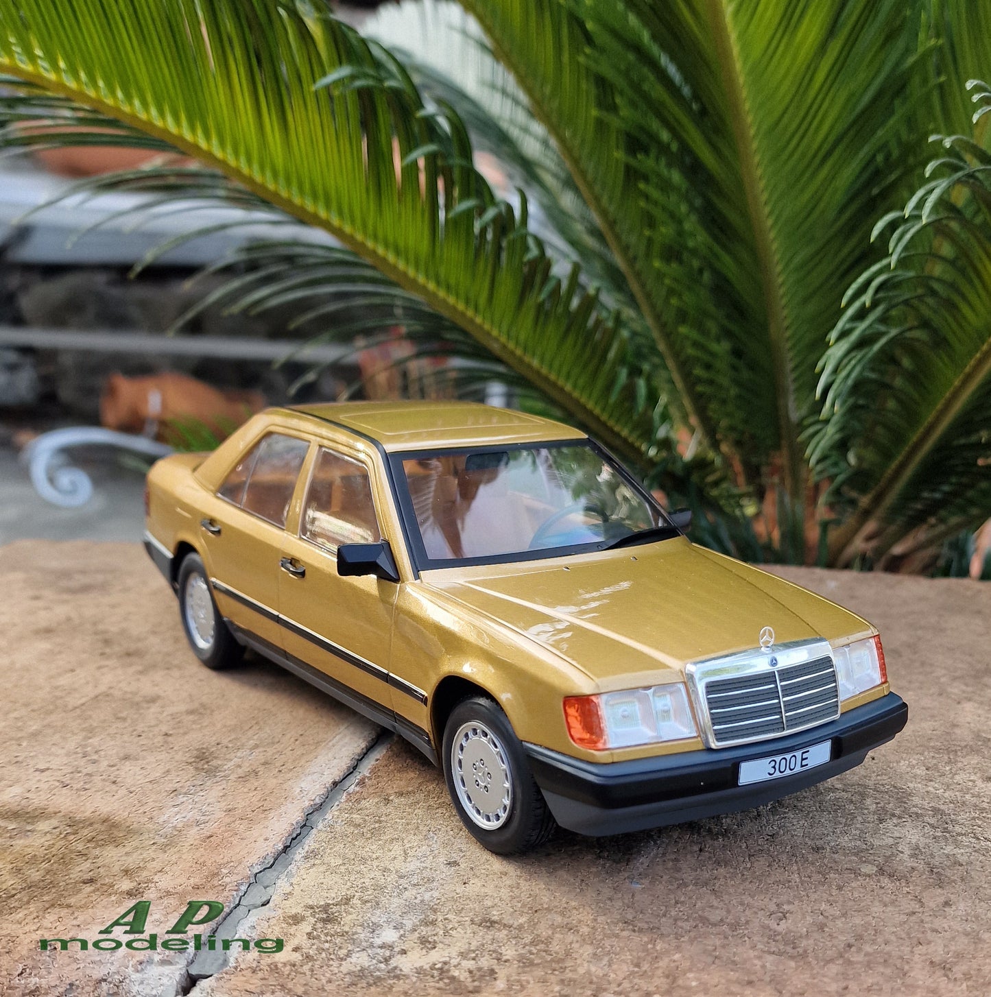 modellino auto 1/18 Mercedes W124 300 E modellini da collezione MCG