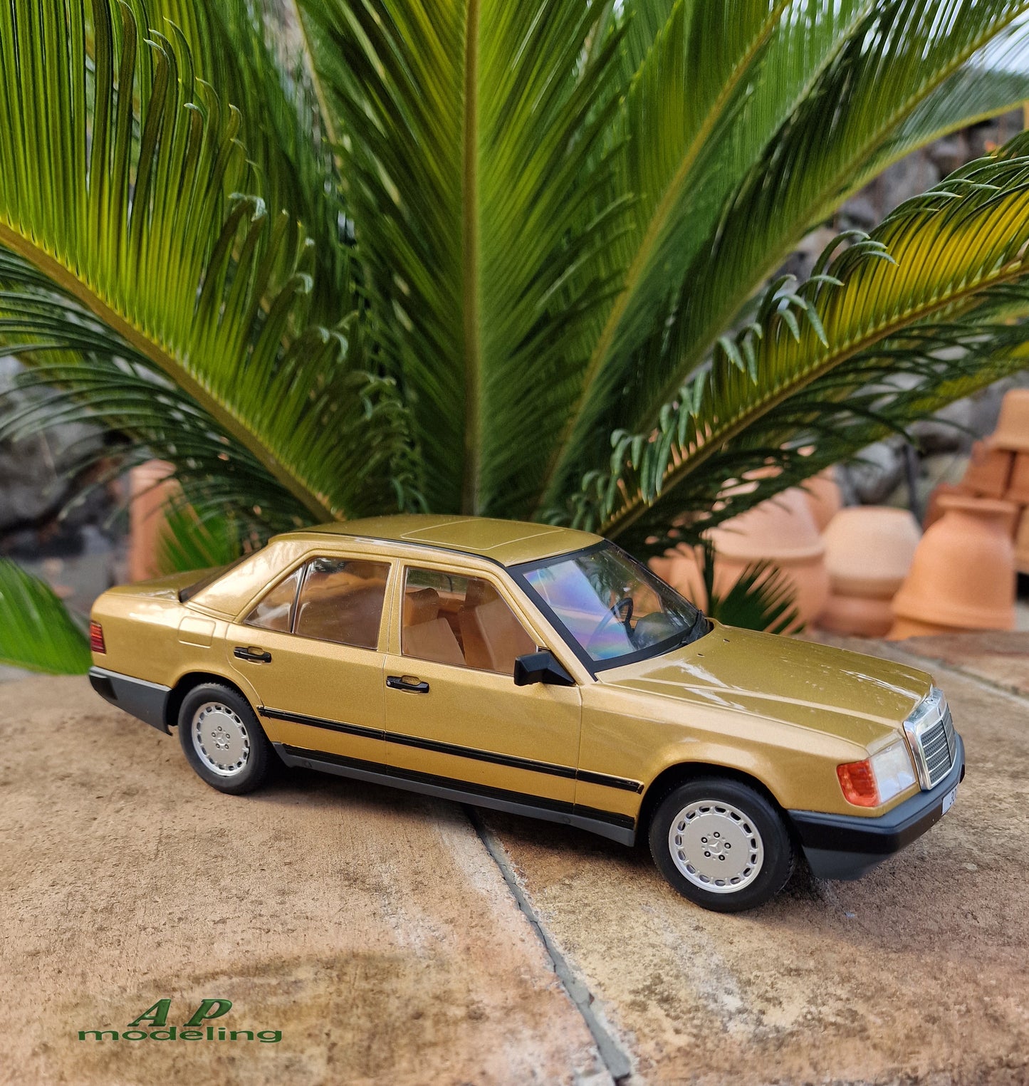 modellino auto 1/18 Mercedes W124 300 E modellini da collezione MCG