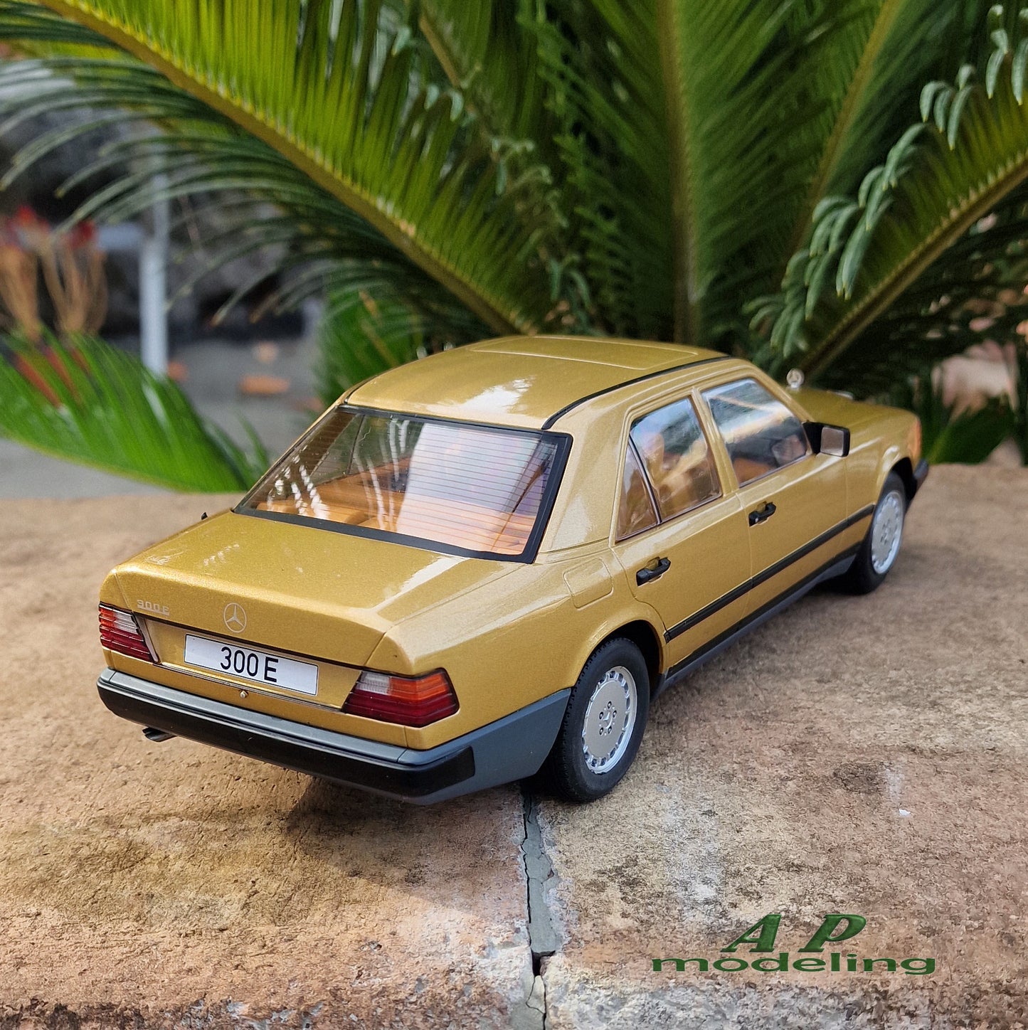 modellino auto 1/18 Mercedes W124 300 E modellini da collezione MCG