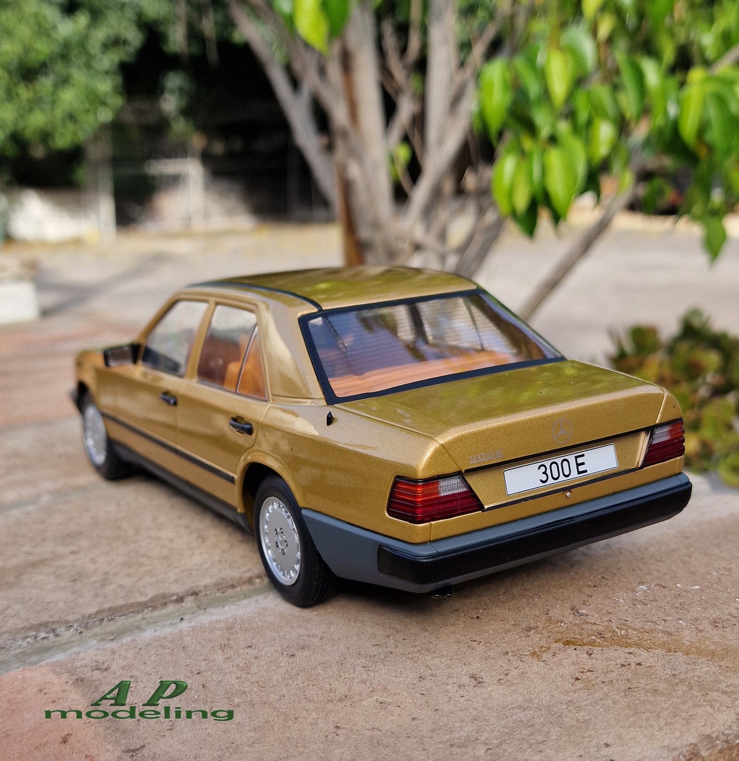 modellino auto 1/18 Mercedes W124 300 E modellini da collezione MCG