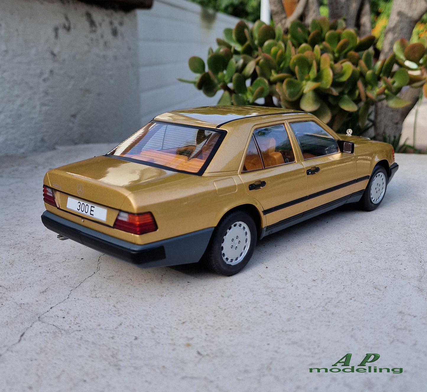 modellino auto 1/18 Mercedes W124 300 E modellini da collezione MCG