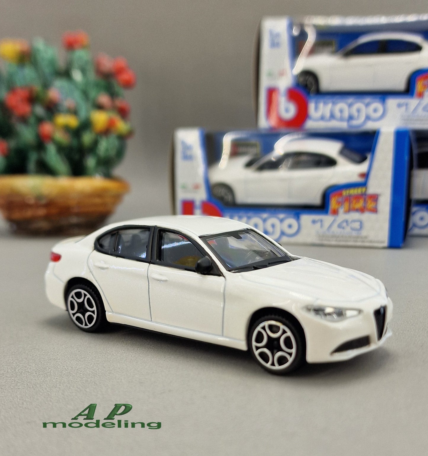 auto modellino 1:43 alfa romeo giulia della bburago modello statico die cast