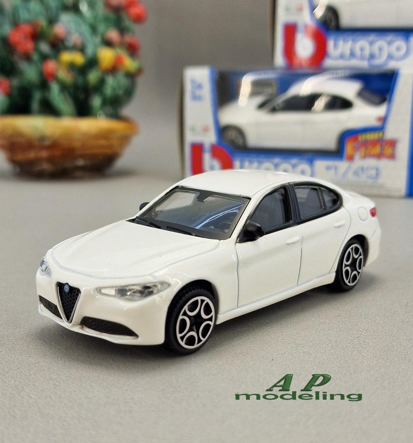 auto modellino 1:43 alfa romeo giulia della bburago modello statico die cast