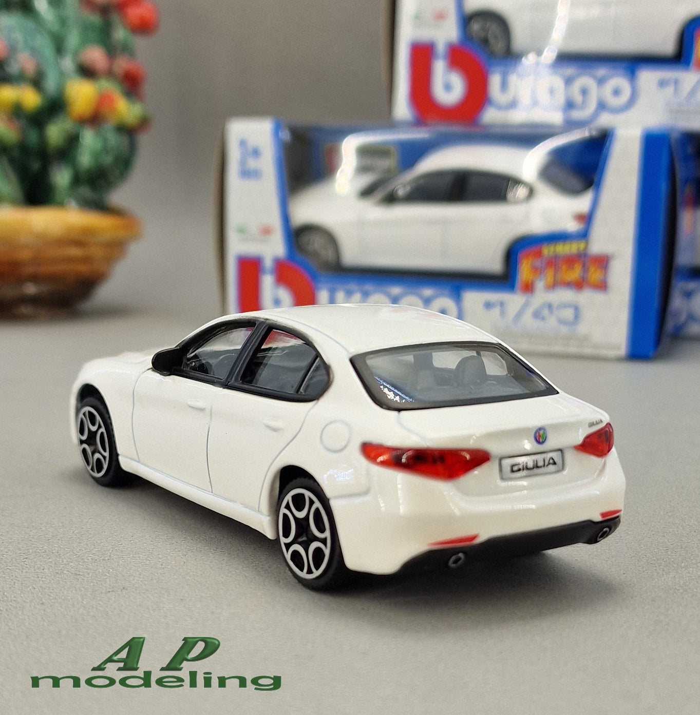 auto modellino 1:43 alfa romeo giulia della bburago modello statico die cast