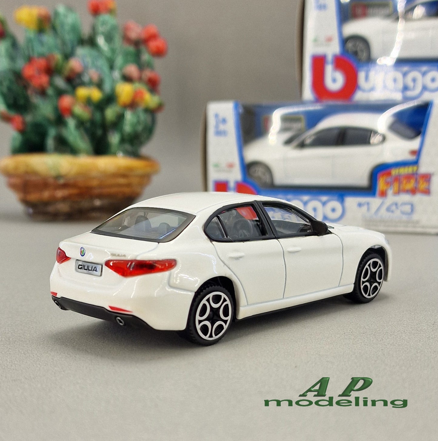 auto modellino 1:43 alfa romeo giulia della bburago modello statico die cast