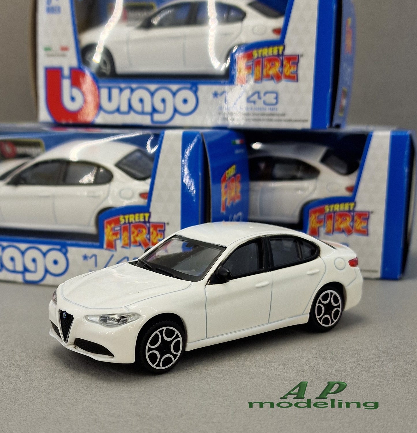 auto modellino 1:43 alfa romeo giulia della bburago modello statico die cast