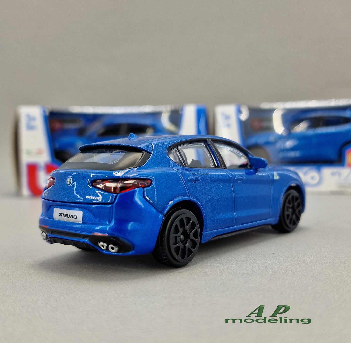 modellino auto 1:43 alfa romeo stelvio macchinina da collezione della bburago