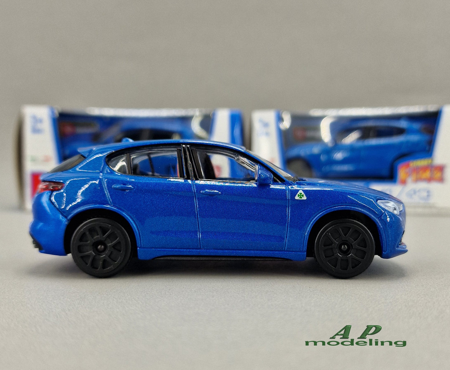 modellino auto 1:43 alfa romeo stelvio macchinina da collezione della bburago