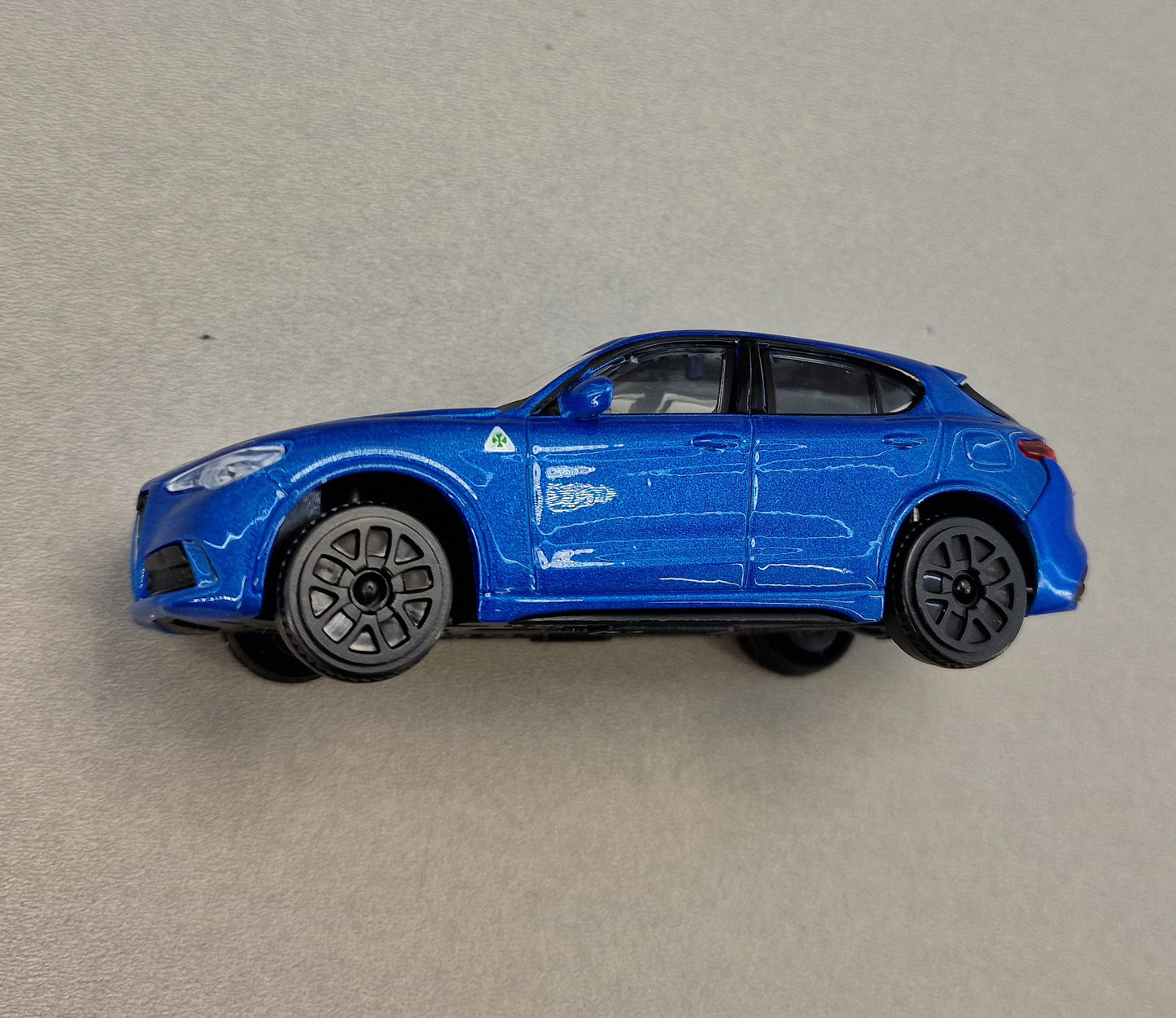 modellino auto 1:43 alfa romeo stelvio macchinina da collezione della bburago