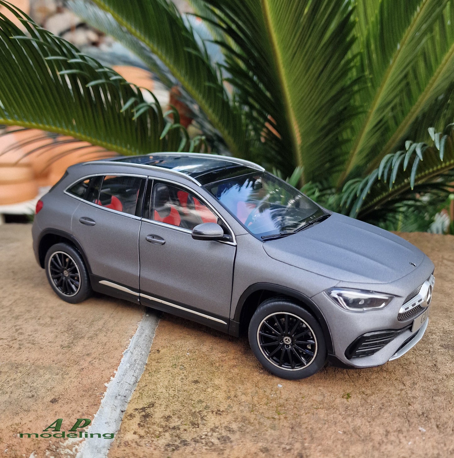 modellino auto 1:18 Mercedes classe GLA modelcar die cast da collezione