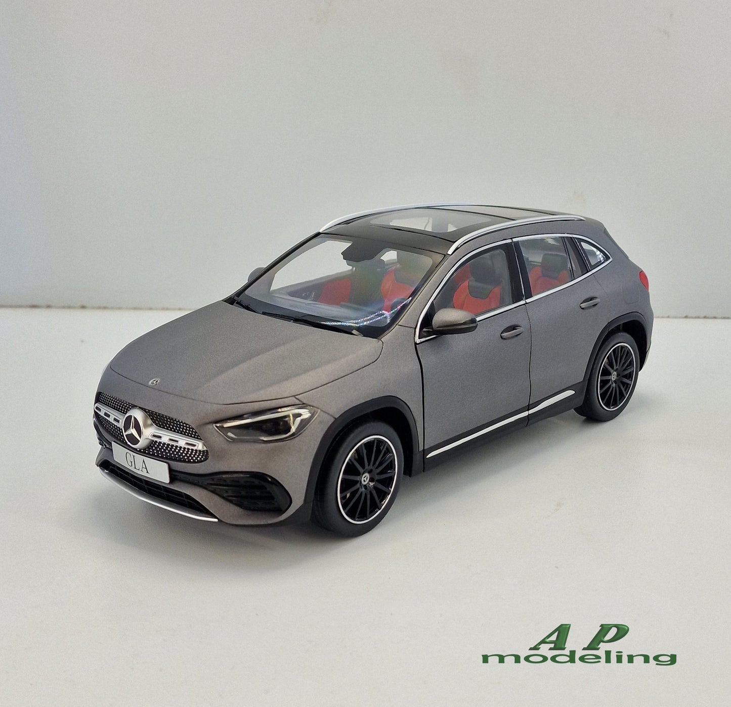 modellino auto 1:18 Mercedes classe GLA modelcar die cast da collezione