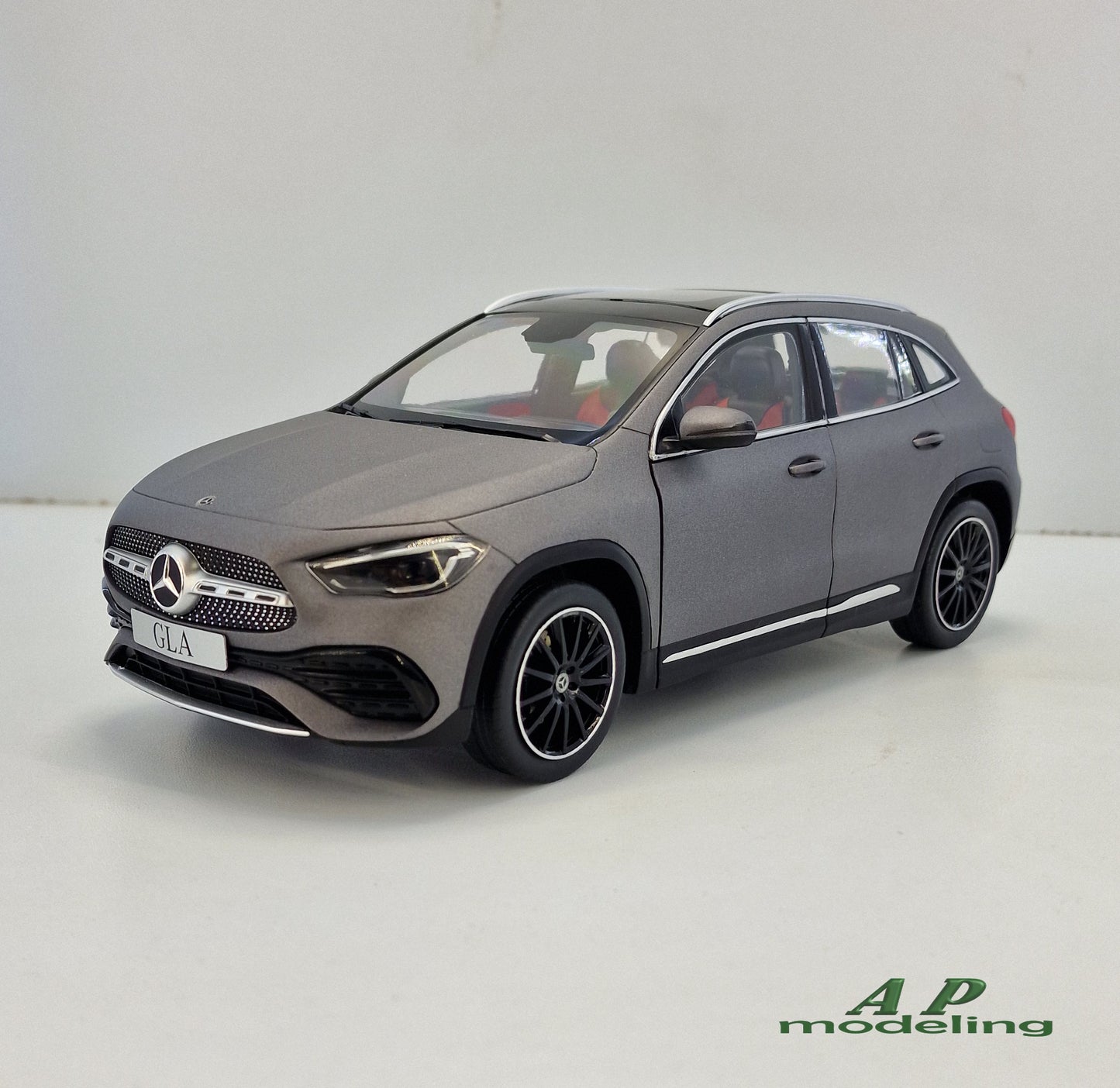 modellino auto 1:18 Mercedes classe GLA modelcar die cast da collezione