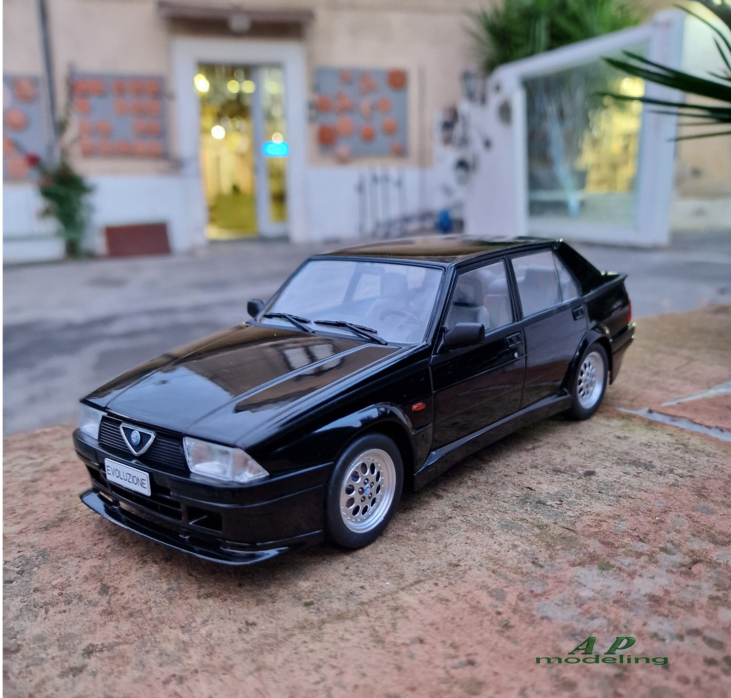 modellino auto 1:18 Alfa Romeo 75 Turbo Evoluzione Nero del 1987 die cast