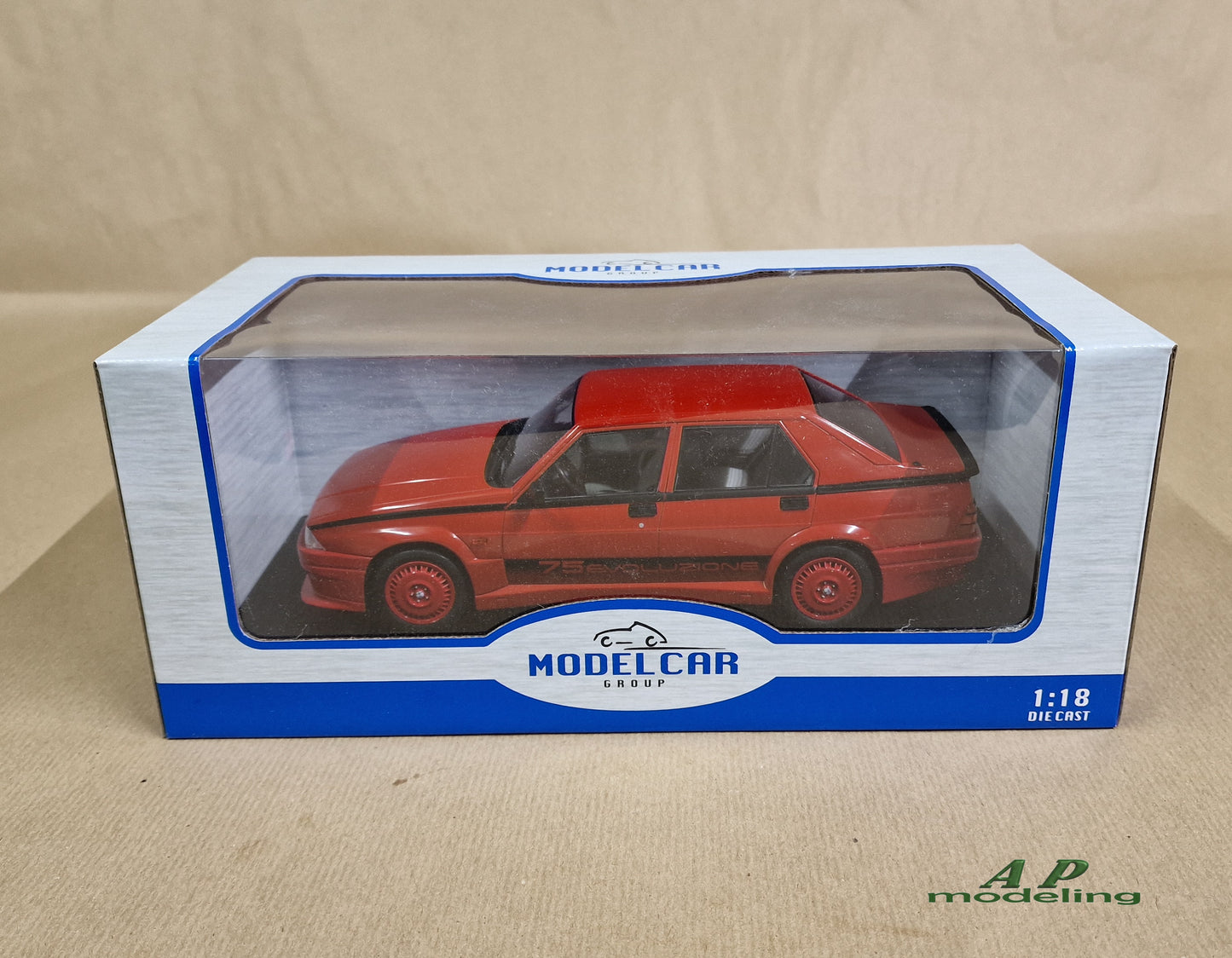 modellino auto 1:18 Alfa Romeo 75 Turbo Evoluzione rossa del 1987 model car